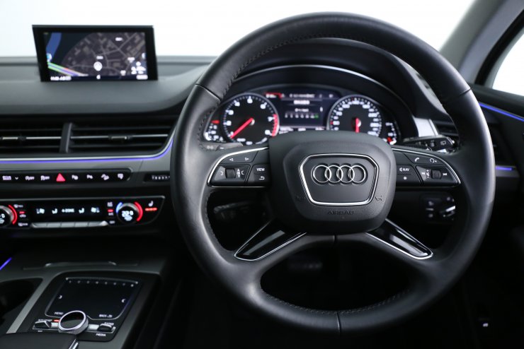 アウディ Q7 2.0 TFSI Quattro 7シーターPKG バーチャルコックピット