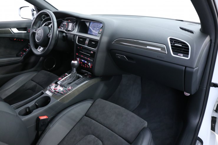 アウディ S4 Sedan 3.0 4WD 左ハンドル サンルーフ アシスタンスPKG