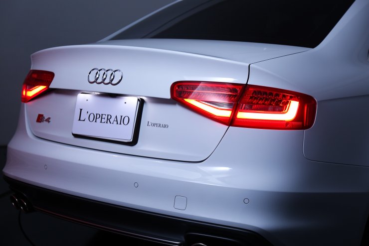 アウディ S4 Sedan 3.0 4WD 左ハンドル サンルーフ アシスタンスPKG
