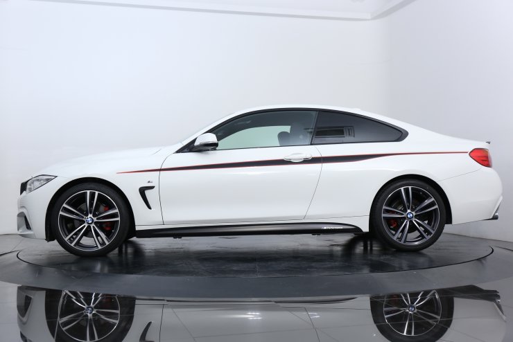 BMW 4シリーズ 420i Coupe M-Sport パフォーマンスアクセント  