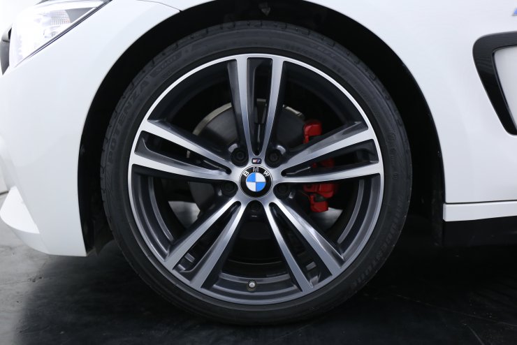 BMW 4シリーズ 420i Coupe M-Sport パフォーマンスアクセント  