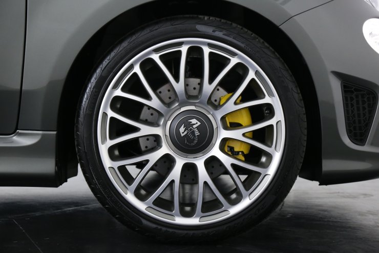 アバルト 595 ツーリズモ MTリミテッド 100台限定 5MT ブラウンレザー