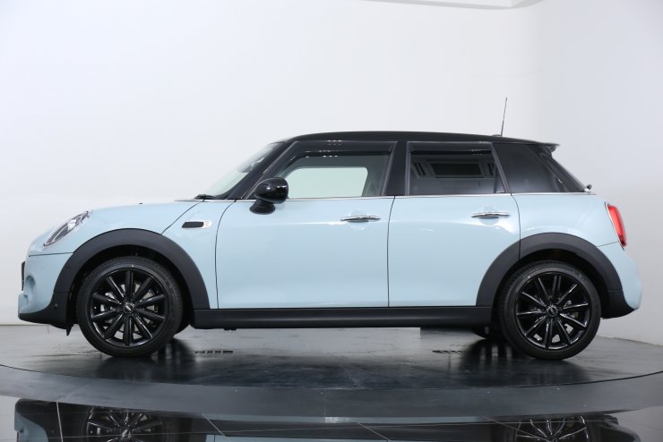 BMW MINI 5ドア クーパーS アイスブルーブラックエディション 380台