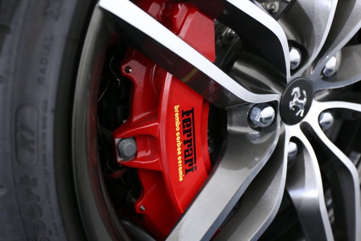 フェラーリ FF Ferrari Four 4WD 正規ディーラー車 左ハンドル
