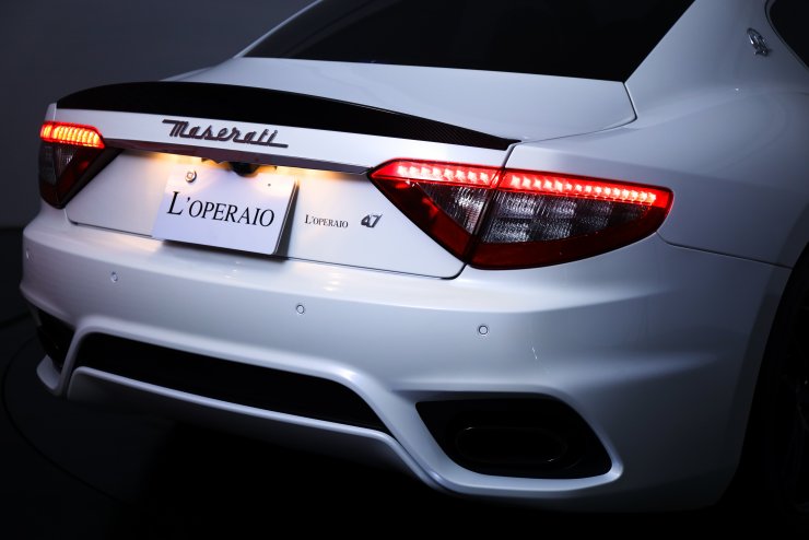 マセラティ グラントゥーリズモ スポーツ Mcオートシフト 有償色 ビアンコバードケージ ブラックレザー ビアンコステッチ ハーマンカードンサウンド インテリアカーボンpkg インチmcデザインブラックグロス スペアキー 新車保証平成33年6月まで 中古車