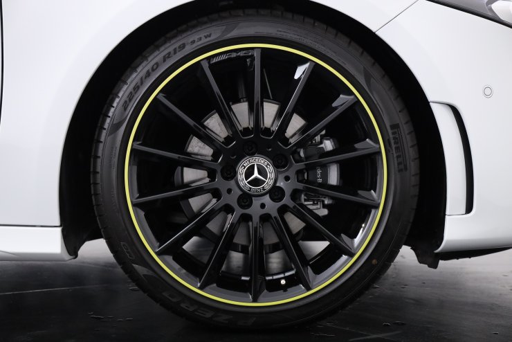 商談成立済】ベンツ A180スポーツ AMG 純正ホイール