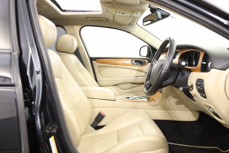 在庫あり！日本製最高級超鏡面ステンレスピラージャガーX350 X358 XJR ジャガー XJR X358 後期 4.2 2007年モデル 正規ディーラー車 右