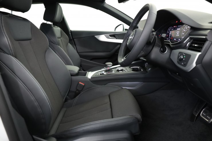 アウディ A5スポーツバック A5 Sportback 2.0 TFSI Sports S-LinePKG