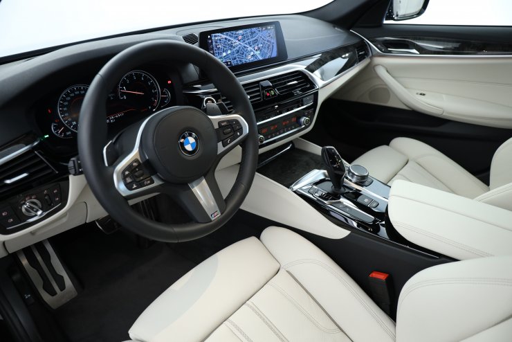 BMW 5シリーズ 530i M-Sport ワンオーナー 希少左ハンドル 走行1,500km