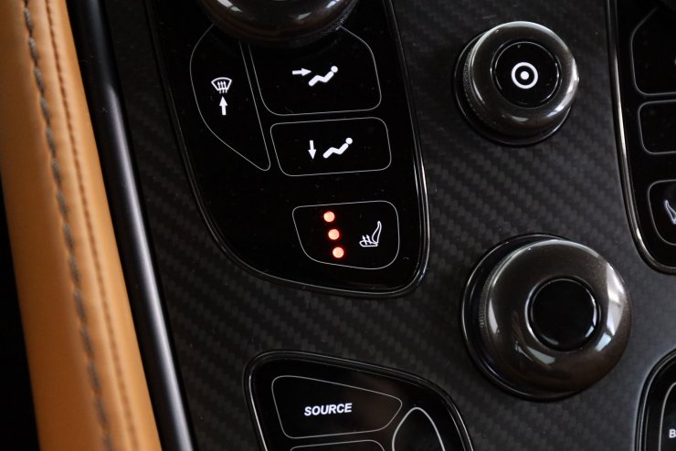アストンマーティン ヴァンキッシュ Touchtronic2 左ハンドル One-77