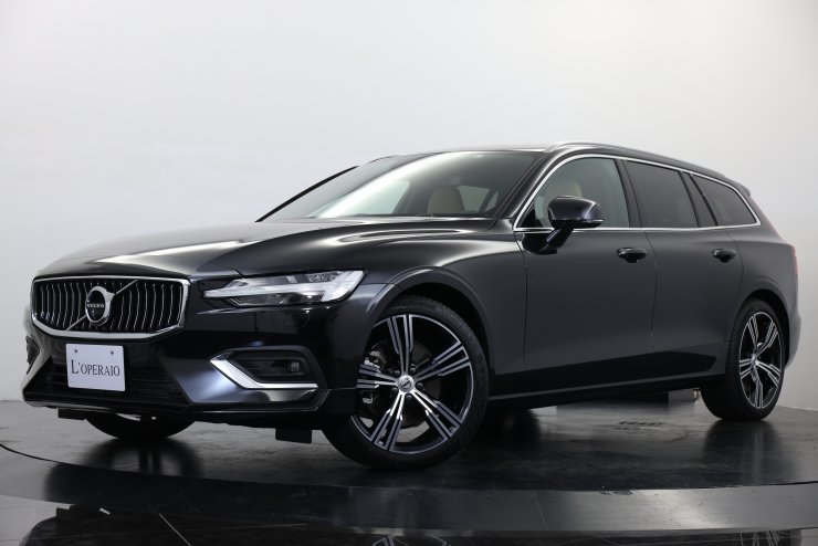 ボルボ V60 T5 Inscription 2019年モデル 走行3,000km アンバー