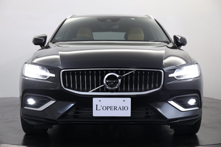 ボルボ V60 T5 Inscription 2019年モデル 走行3,000km アンバー