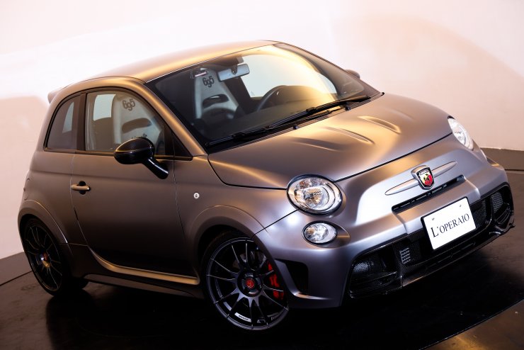 アバルト 695 ビポスト 5MT 国内限定10台 正規ディーラー車 専用外装色