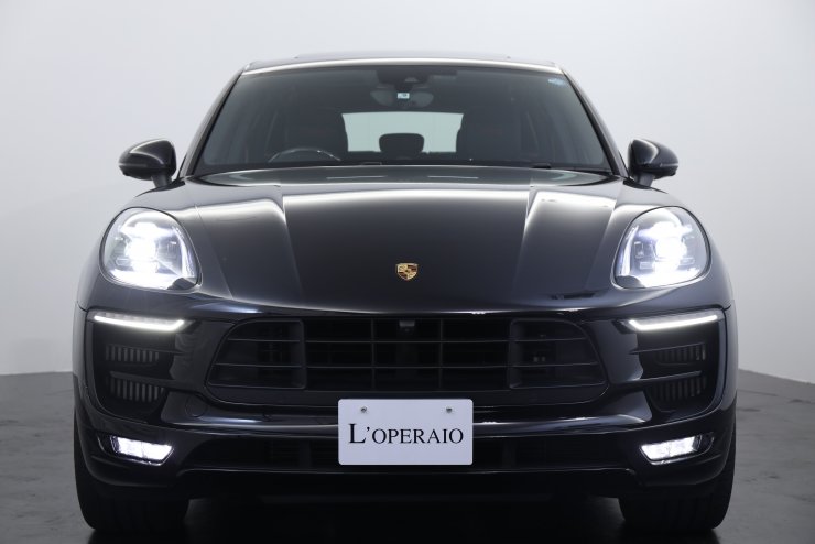 ポルシェ マカン GTS PDK SportChoro-PKG 2018年モデル ブラックハーフ