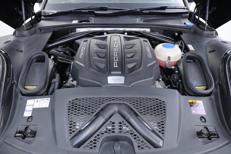 ポルシェ マカン Turbo PDK 2015年モデル Sport-CronoPKG パノラマ