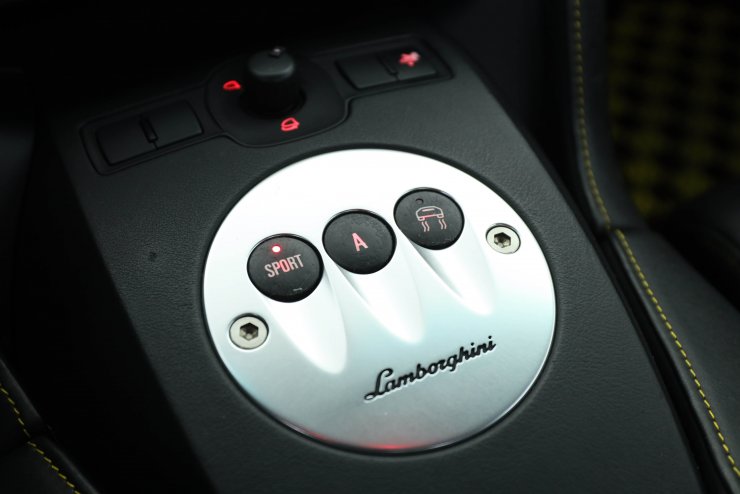 ランボルギーニガヤルドＥギヤクラッチ ランボルギーニ ガヤルド 5.0 e-gear 正規ディーラー車 クラッチ新品
