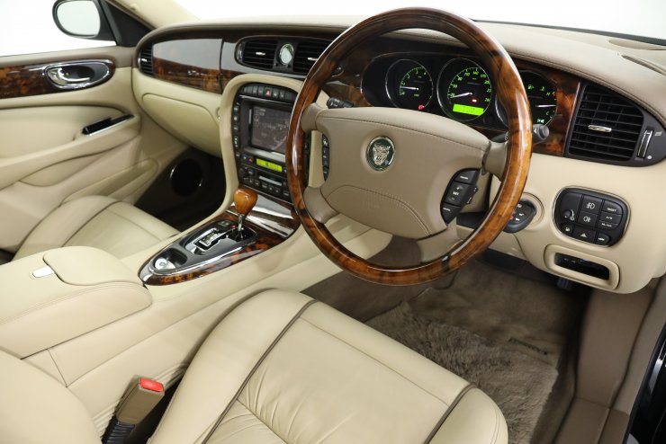 ジャガー XJ スーパーV8L リアマルチメディアシステム リアピクニック