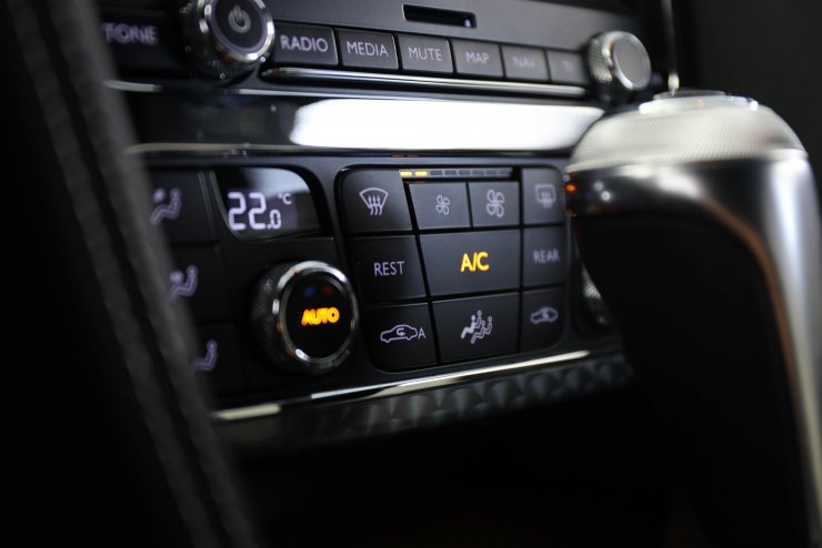 ベントレー　センターパネル ベントレー コンチネンタル GT speed ホワイト×ブラックコンビレザー