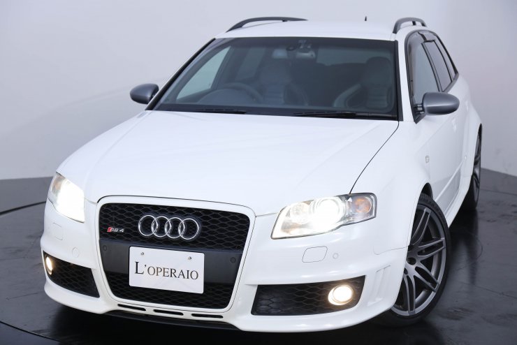 アウディ RS4アバント WhiteStyleLimited 6MT 右ハンドル 特別仕様車