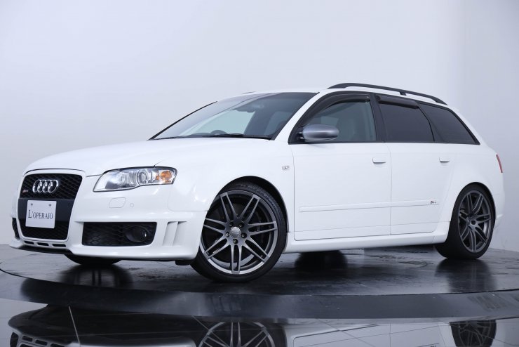 アウディ RS4アバント WhiteStyleLimited 6MT 右ハンドル 特別仕様車