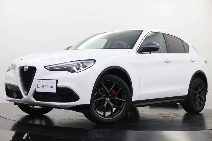 アルファロメオ ステルヴィオ First Edition 限定400台 社外SDナビ