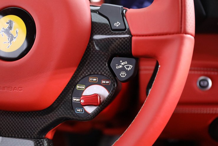 フェラーリ 488 GTB F1 DCT 正規ディーラー車 OP総額約650万円