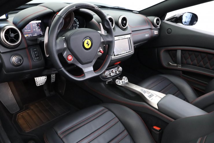 フェラーリ カリフォルニア F1 カーボンLEDステアリング