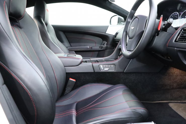 アストンマーティン DB9 Carbon white edition TouchtronicⅡ 後期