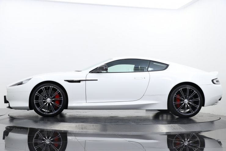 アストンマーティン DB9 Carbon white edition TouchtronicⅡ 後期