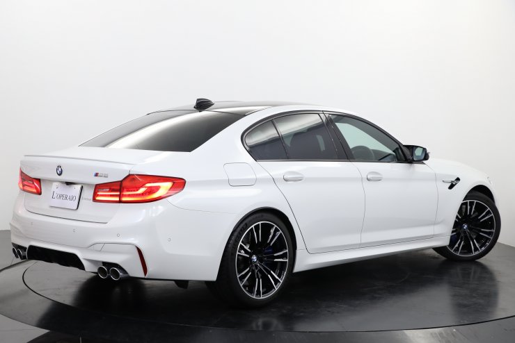 BMW M5 4.4L アルピンホワイト ハーマンカードンサウンド コンフォート