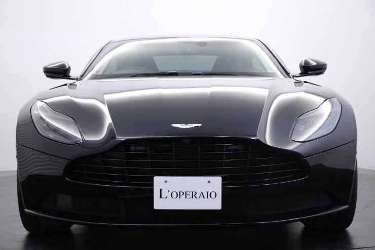 アストンマーティン カタログ（黒装丁） アストンマーティン DB11 V8 グロスブラックダイヤモンドAW