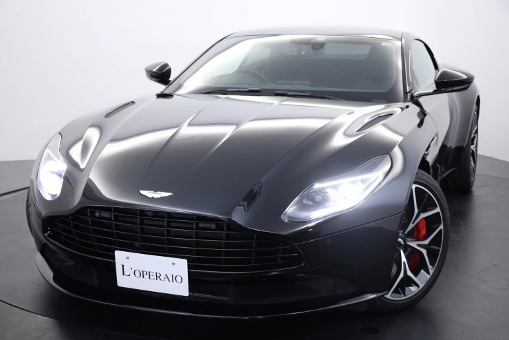 アストンマーティン DB11 V8 グロスブラックダイヤモンドAW