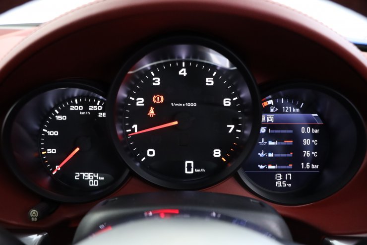 ポルシェ 718 （Type982)Cayman 6MT 18年モデル 1オーナー車 右