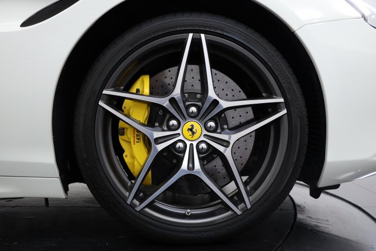 フェラーリ カリフォルニア T F1 DCT 希少右ハンドル オプション合計約