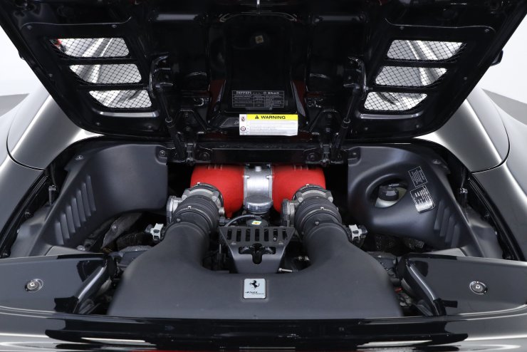 フェラーリ 458 Spider F1 DCT カーボンブレーキ 鍛造20インチ