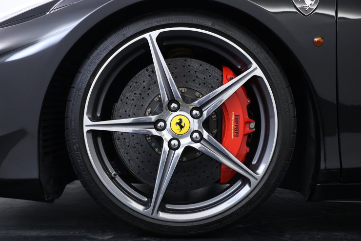 フェラーリ 458 Spider F1 DCT カーボンブレーキ 鍛造20インチ