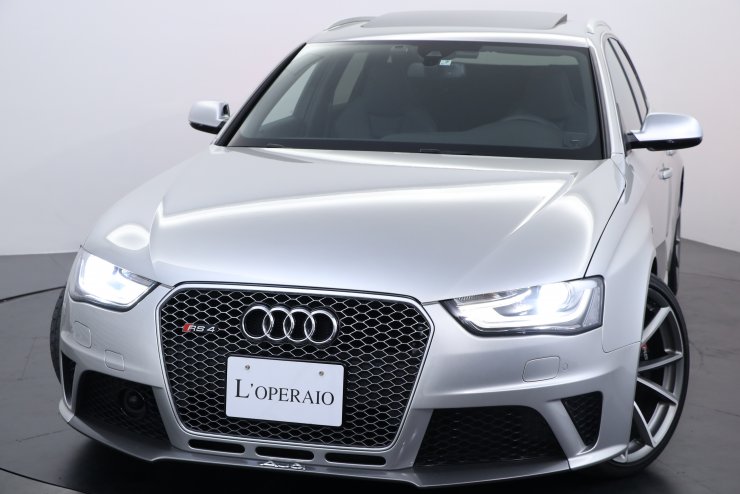 マ*ロ様 アウディ純正　RS4アバント　B7型シルバー　1/18 アウディ RS4アバント 4.2 quattro パノラマサンルーフ アシスタンス