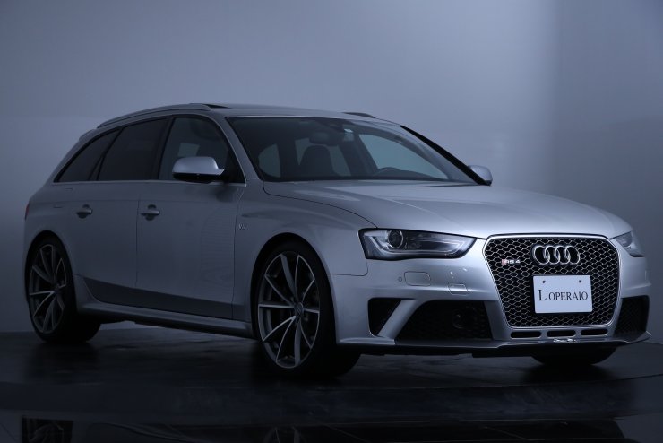アウディ RS4アバント 4.2 quattro パノラマサンルーフ アシスタンス
