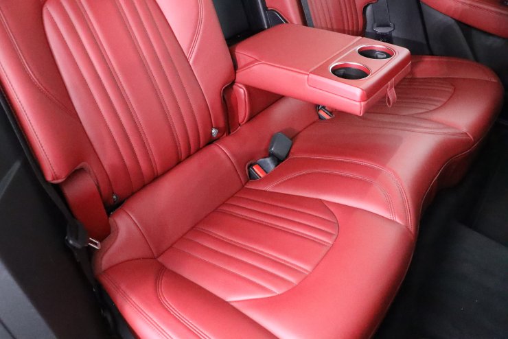 マセラティ レヴァンテ Diesel キーレスエントリー カーボンインテリア