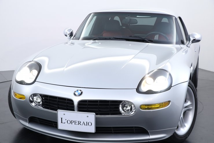 入荷情報】2000年 BMW Z8 6MT チタンシルバー × ブラック 左