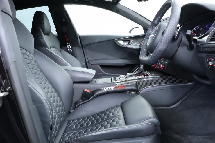 アウディ RS7スポーツバック 4.0 カーボンブレーキ サンルーフ