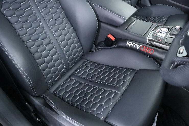 アウディ RS7スポーツバック 4.0 カーボンブレーキ サンルーフ