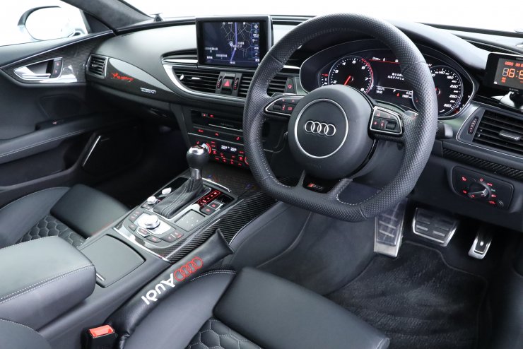 アウディ RS7スポーツバック 4.0 カーボンブレーキ サンルーフ