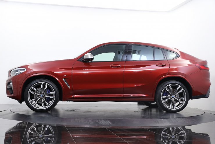 BMW X4 M40i 現行モデル 有償外装色 harman/kardonサウンド