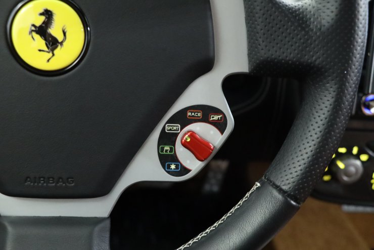 Ferrari フェラーリ 純正 オーディオヘッドユニット 正規輸入車 F430 フェラーリF430のスピーカー交換とカーオーディオインストール例