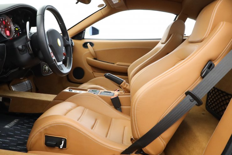 Ferrari フェラーリ 純正 オーディオヘッドユニット 正規輸入車 F430 フェラーリF430のスピーカー交換とカーオーディオインストール例