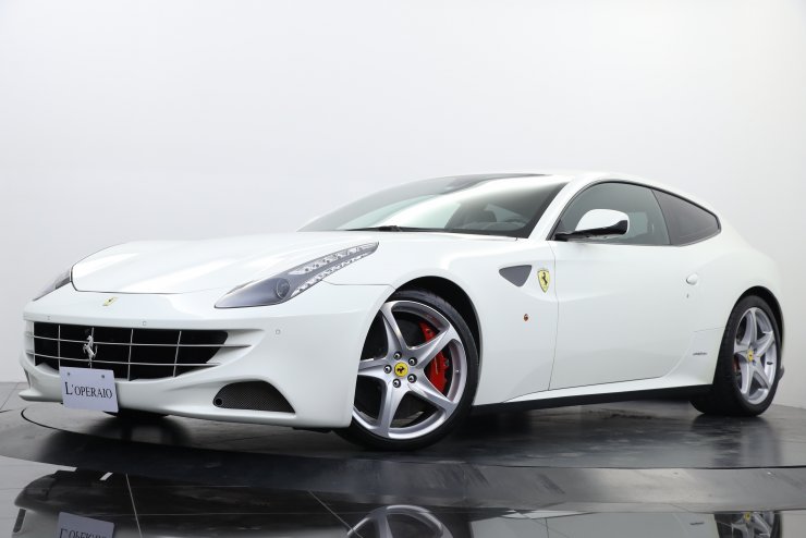 フェラーリ FF Ferrari Four 4WD 正規ディーラー車 カーボンファイバー