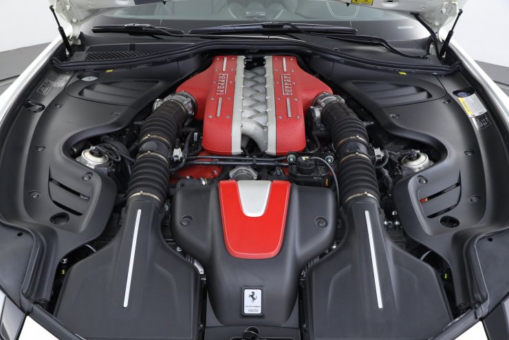 フェラーリ FF Ferrari Four 4WD 正規ディーラー車 カーボン