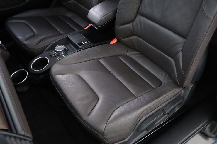 BMW i3 レンジエクステンダー装備車 BMW iインテリア・デザインSUITE