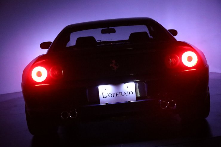 フェラーリ F355 Berlinetta 6MT 新車並行車 XRシャーシ 後期モデル